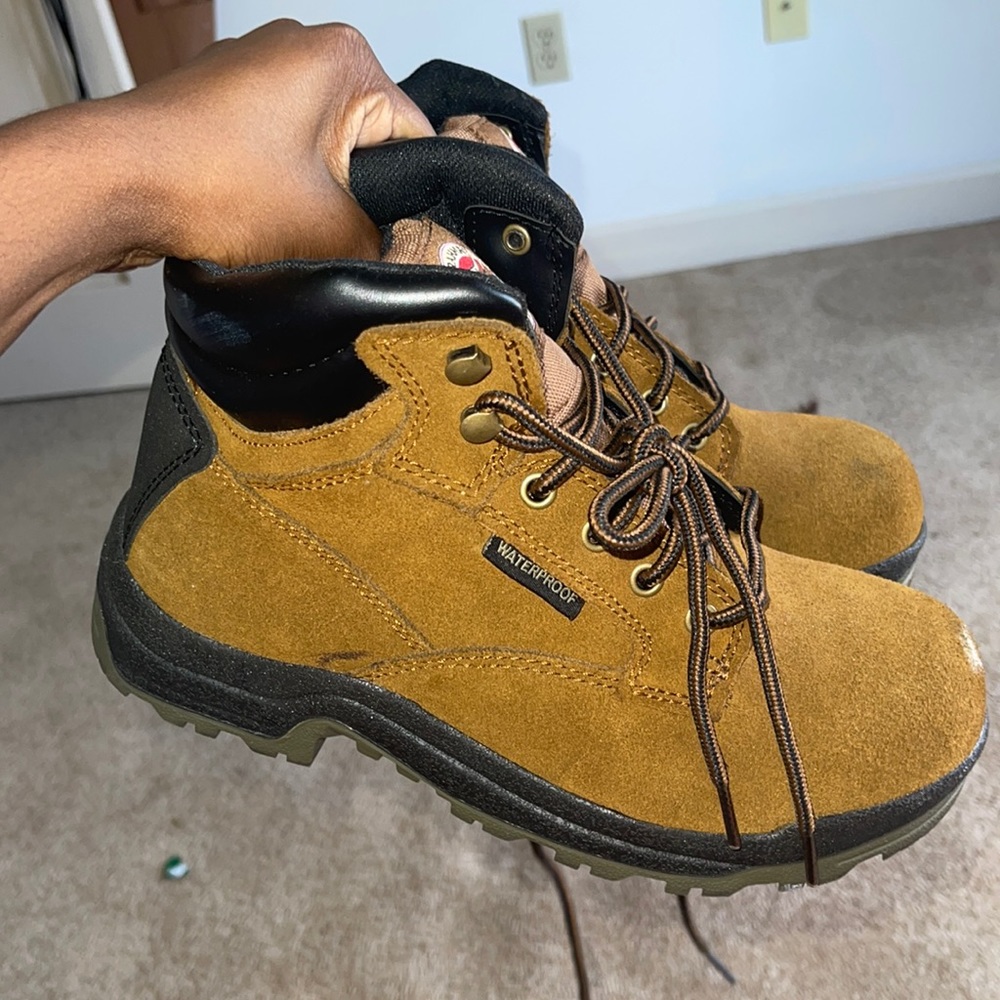 Womens size 8 1/2 steel toe work boots